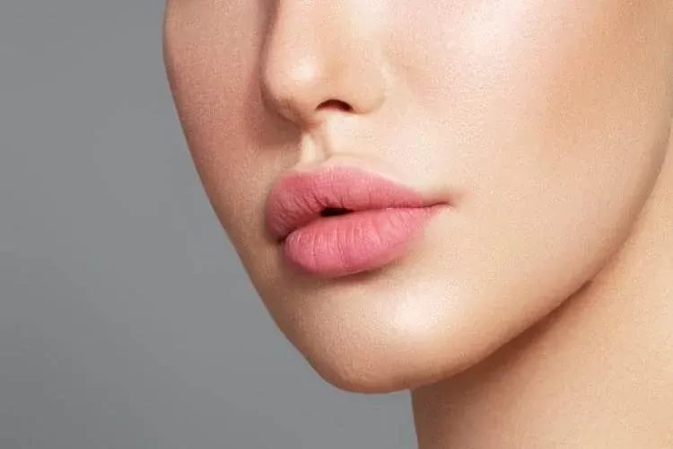 ژل لب مدل عروسکی