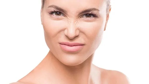 چین و چروک های خرگوشی کنار بینی