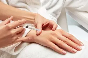 تزریق ژل به دست